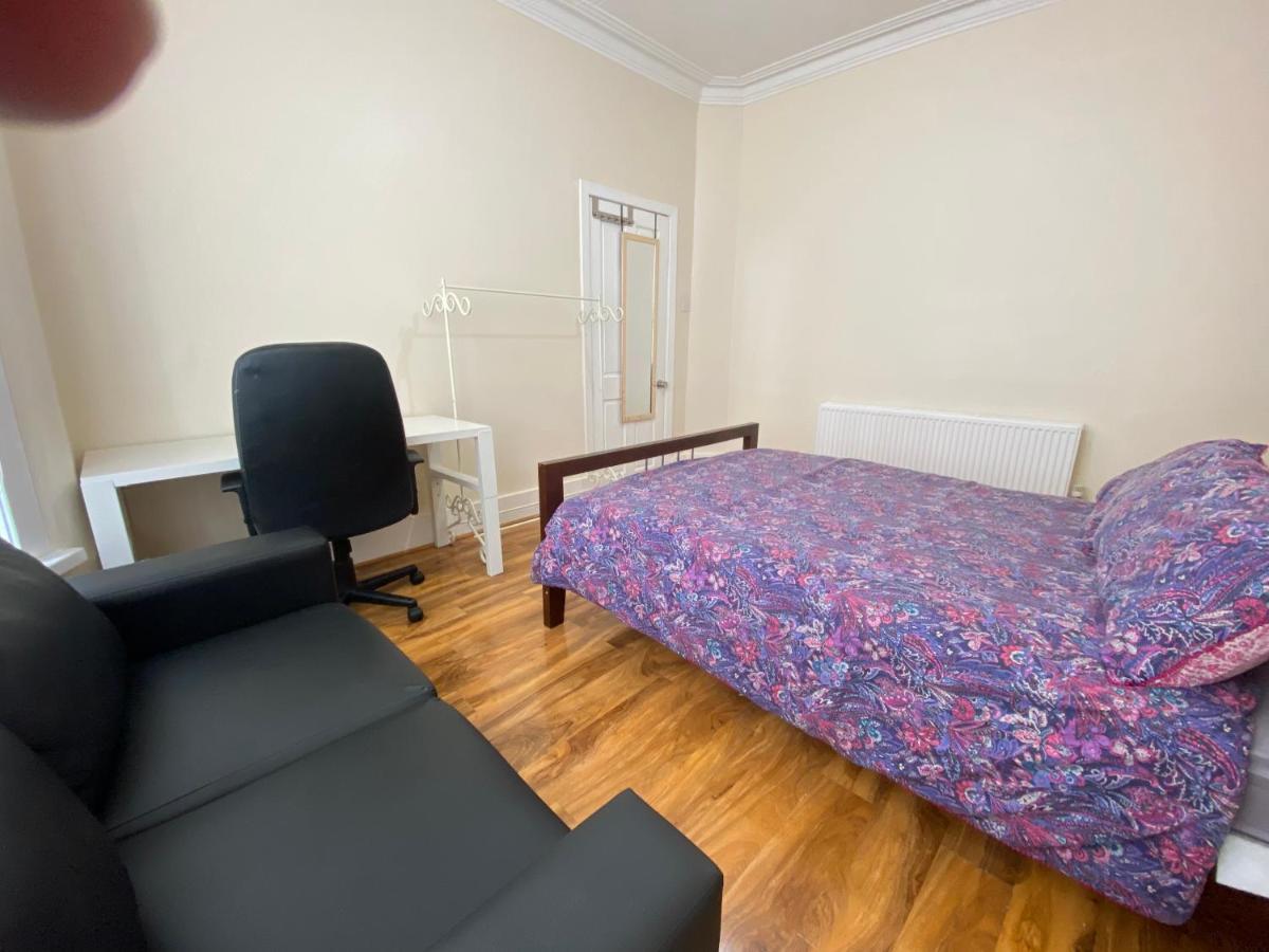 Entire 4 Bedroom House - Ev Point & Free Parking Liverpool Kültér fotó