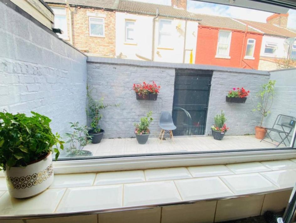 Entire 4 Bedroom House - Ev Point & Free Parking Liverpool Kültér fotó